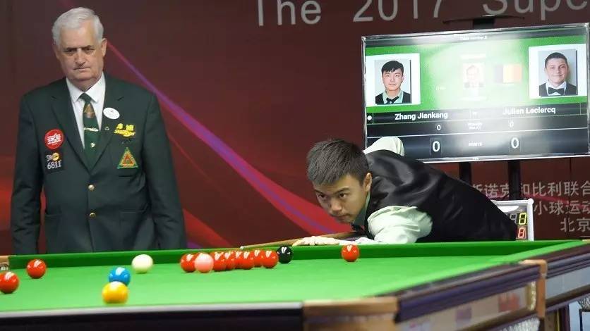 为之侧目 为之侧目